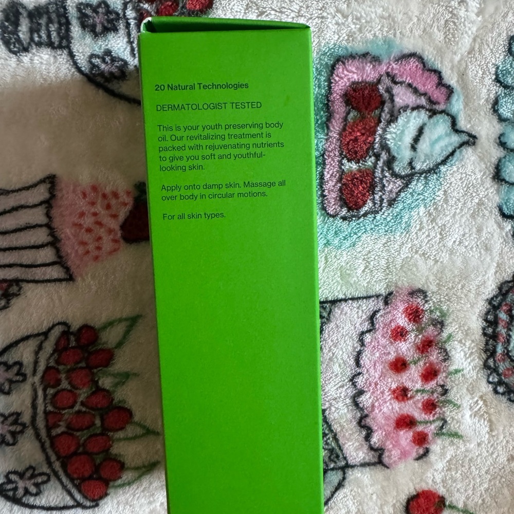 Tata Harper Revitalizing Body Oil - Picture 3 of 4